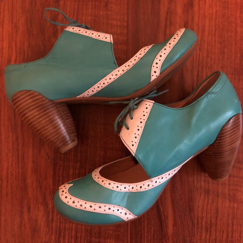 Retro MaryJane Pumps